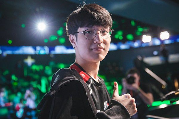 TheShy新星问鼎冠军表现惊艳，曼联未来可期！