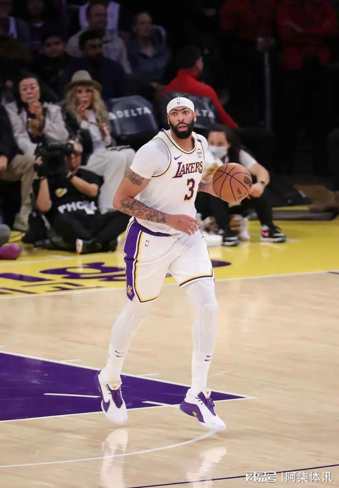 浓眉哥关键节点回归赛场，雄鹿带队取胜！